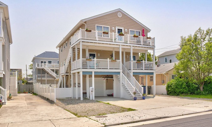 Brigantine Condo | Cozy Beach Rental with Sunset Bay Views, Steps to Shore