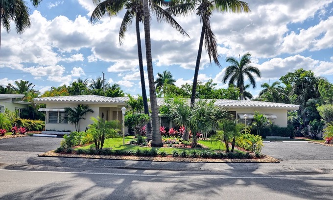 East Fort Lauderdale Villa | Relaxing Beach Villa with Pool Steps from Fort Lauderdale
