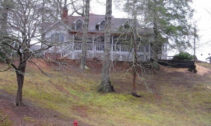 Unaka Cottage | Bear Paw Cabin with Spectacular Lake Hiwassee Views