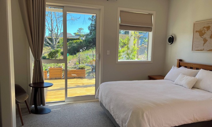 Redvale Bed & Breakfast | Charming bed & breakfast in lovely Auckland with WiFi, AC