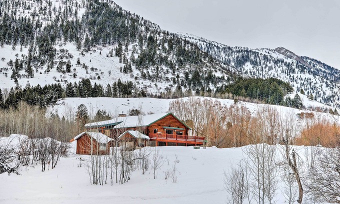 Bedford Cabin | Cozy Bedford Cabin with Private Hot Tub & Pet Friendly