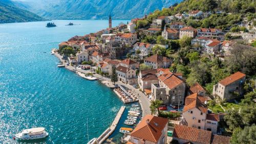 Perast House | Enchanting Bohemian House with Ocean View in Perast