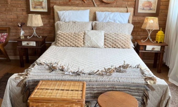 Vale dos Pinheiros Apartment | Cozy Boho Studio with Kitchen in Vale dos Pinheiros