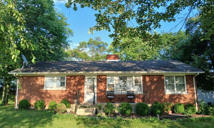Georgetown House | Top-Rated 2-Bedroom Home with Kitchen near Ky Horse Park
