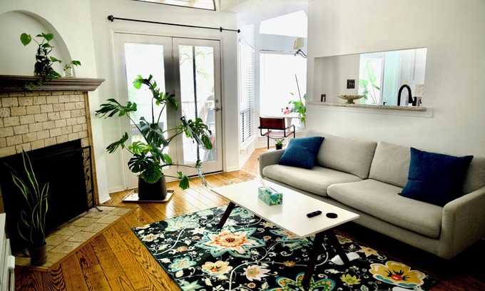 Wood Creek Condo | Bright Airy Retreat with Pool & Ocean View Near Attractions
