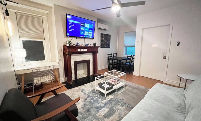 Brooklyn House | Budget-Friendly 2 Bedroom Brooklyn Stay with Breakfast