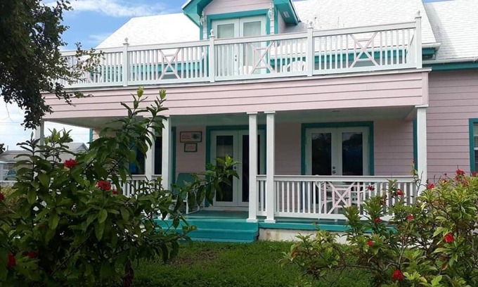 Spanish Wells Cottage | Relaxed Family Beach Escape with Oceanfront Amenities