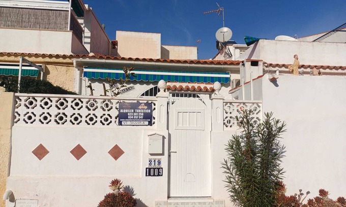 El Chaparral House | Cozy Bungalow Near La Mata Natural Park with Pet-Friendly Perks