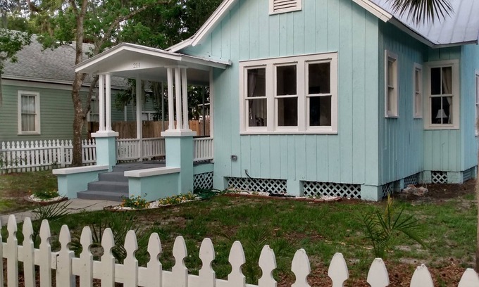 Sanford House | Historic Bungalow in Sanford with Pet-Friendly Amenities