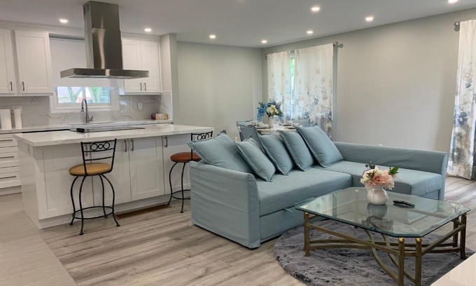 Chippawa House | Welcoming Bungalow Retreat in Chippawa near Niagara Falls
