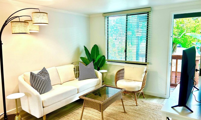 Alta Mesa House | Charming bungalow on the Mesa with AC in Santa Barbara