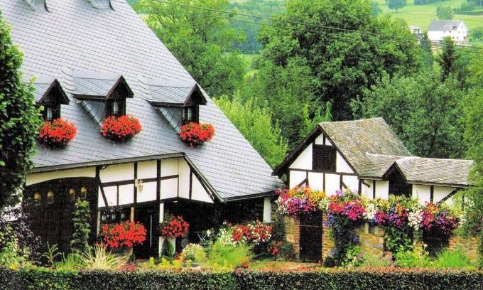 Bellevaux Cottage | Charming Cottage in Malmedy with Large Garden & Breakfast