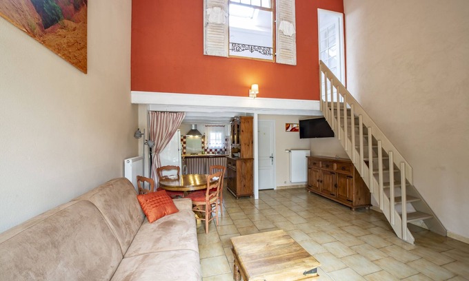 L'Isle-sur-la-Sorgue Cottage | Delightful Cottage with Pool and Garden, Rated 10/10
