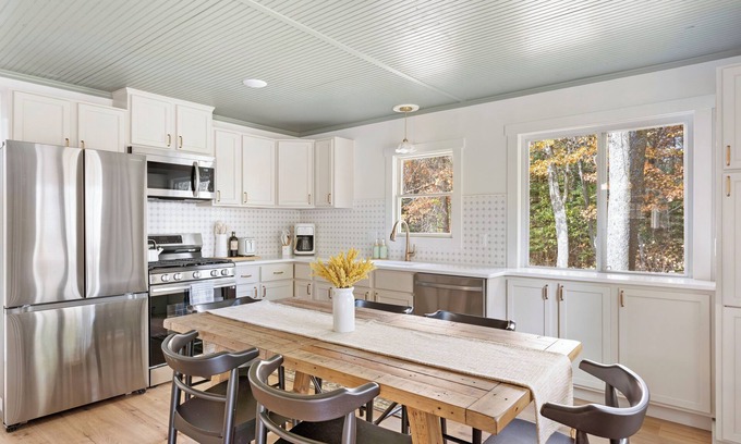 Ossipee House | Charming Cabin: 3+ Acres w/Nature Walking Trail, Near Pelican Beach, King bed