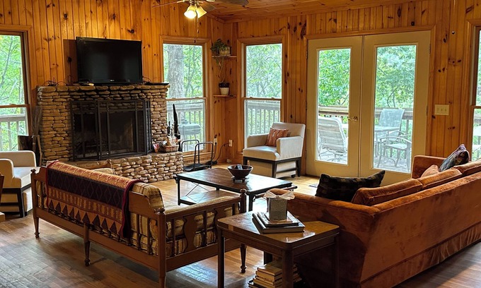 Dahlonega Cabin | Idyllic Cabin Retreat with Pool & Spa in North Georgia