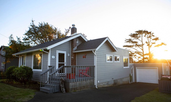 Tolovana Park House | Top-Rated Cannon Beach Cottage - Ideal Family Retreat by Ocean