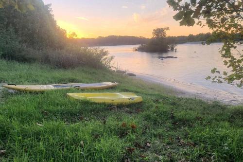 Barrett Villa | Budget-Friendly Casita By The River with Pet Amenities