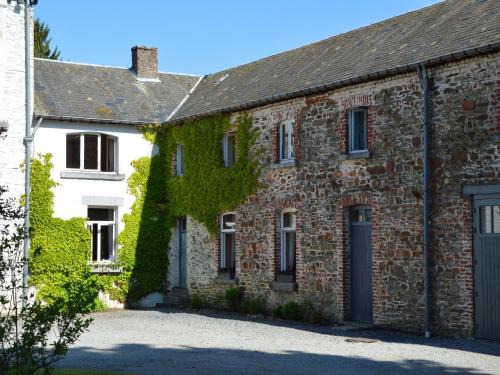 Roumont House | Discover the Right Wing of Roumont Castle - Pet Friendly Stay