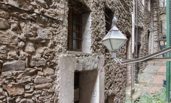 Dolceacqua Apartment | Enchanting Castles B&B with Oceanfront Views in Dolceacqua