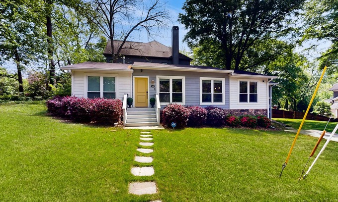 Loring Heights House | Colorful Home with Kitchen, Spa & Perfect 10/10 Rating