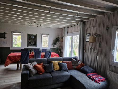 Transinne Ski Chalet | Serene Chalet in Transinne with Pet-Friendly Patio