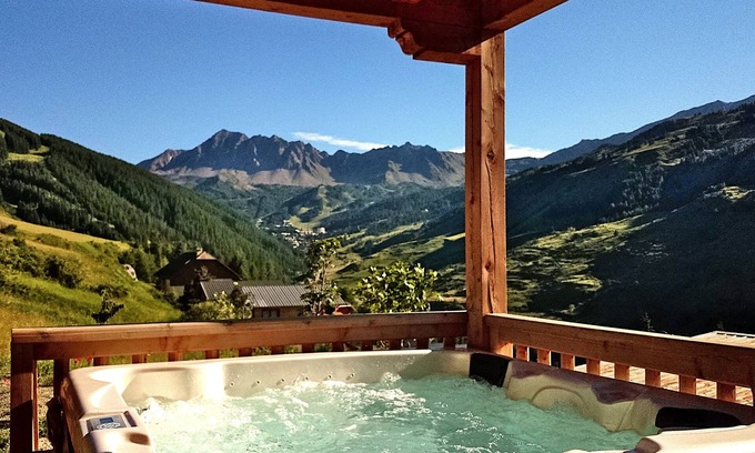 Vars Ski Chalet | Mountain View Chalet with Jacuzzi, Pool & 10/10 Guest Rating