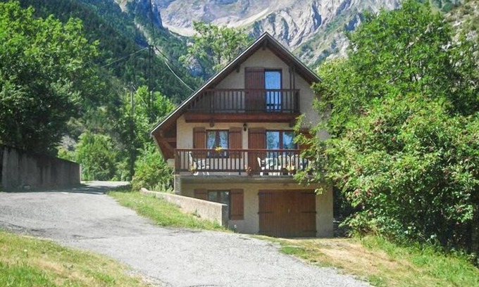 Le Glaizil Ski Chalet | Scenic Chalet with Mountain Views and Spa Near Ecrins