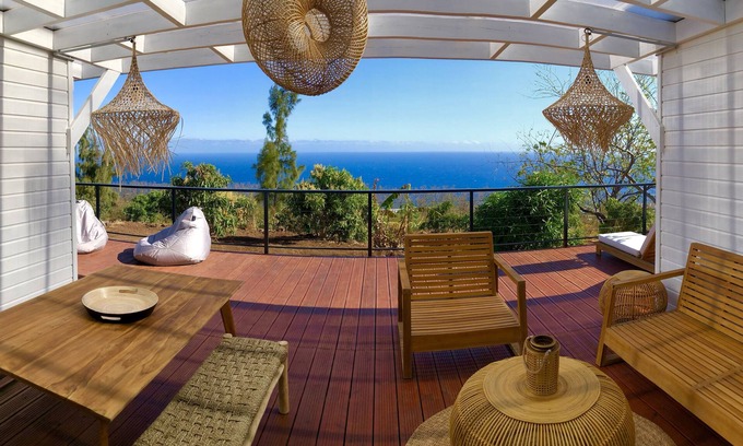 Saint-Leu House | Inviting Chalet with Ocean View, Spa & Terrace Retreat