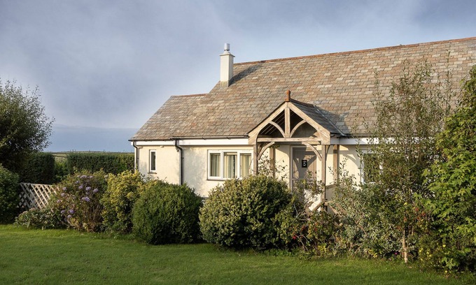 Wainhouse Corner Cottage | Idyllic Cottage with Ocean View in the Heart of Cornwall