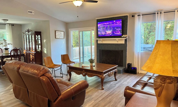 Toddville Road House | Charming Charlotte Getaway, Quiet Cul-de-Sac, Big Deck, Near Uptown & Airport