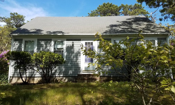 West Chatham House | Beach House Retreat: Walk to Hardings Beach & Ocean Views