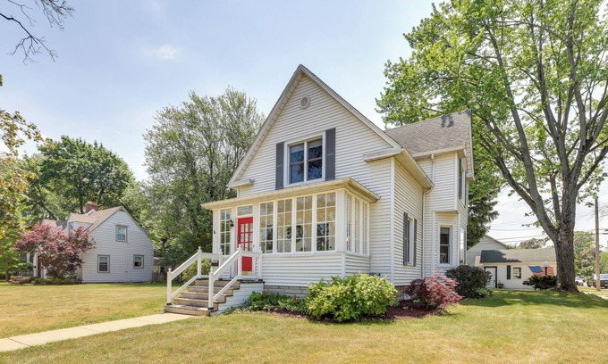 Chesterton House | Idyllic Chesterton Home: Guest Rated 10/10 with Spa & Kitchen