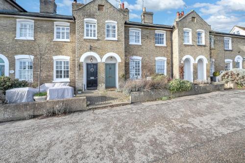 Long Melford House | Inviting Church Walk, Long Melford - Pet and Child Friendly Stay