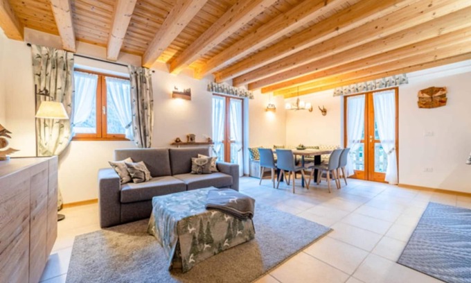 Alleghe Apartment | Inviting Civetta Apartment in Alleghe Dolomiti with Breakfast
