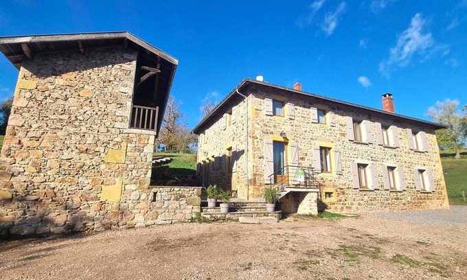 Belmont-de-la-Loire Cottage | Gite Belmont-de-la-Loire: Family-Friendly Getaway with Spa