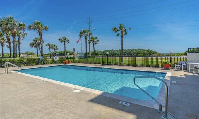 Glenwood Condo | Relaxing Coastal Condo with Pool and Beach Access