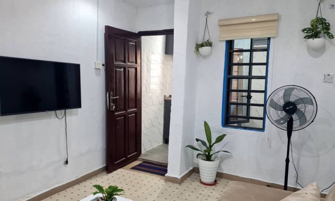 Somolu Apartment | Charming Coastal Chic 1-bedroom apartment with WiFi, AC in Lagos