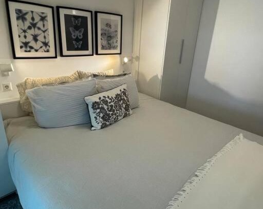 Anavyssos Apartment | Coastal Retreat: Guest Rated 9.8, Pet & Child Friendly