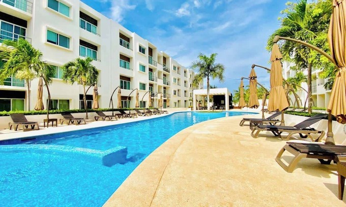 Cancun Condo | Charming Condo in Cancun with Pool, Balcony and WiFi