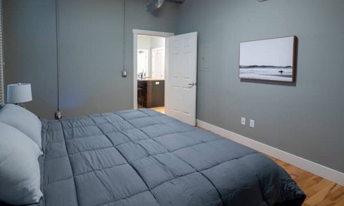 Downtown Apartment | Prime Downtown Condo with King Bed & Family-Friendly Amenities