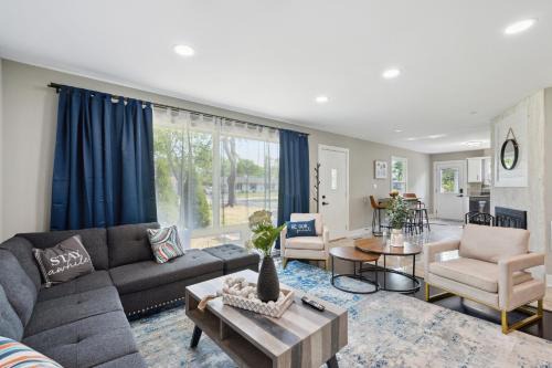 Glenview House | Modern Family Retreat with Pet-Friendly Amenities