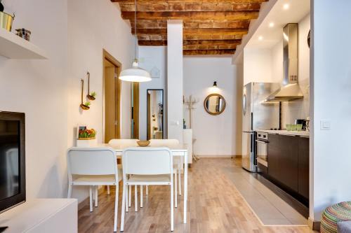 Sants Apartment | Convenient Apartment Steps from Plaza Espanya, Rated 9.3