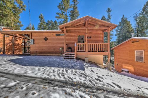 Bear Park House | Cozy Coppertop Cabin: Family-Friendly Retreat Near Skiing