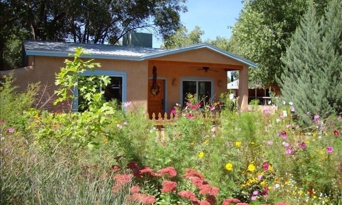 Corrales Cottage | Top-Rated Corrales Casita with Spa & Pet-Friendly Amenities
