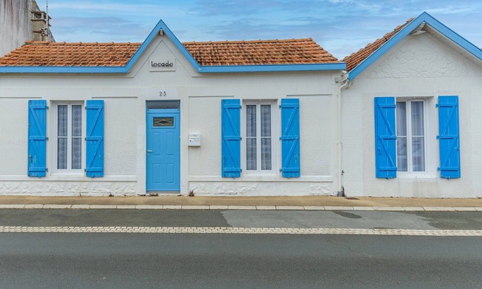 Quartier des Dunes House | Modern Villa in Châtelaillon-Plage with Spa & Kitchen