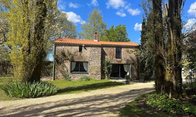 Mauves-sur-Loire Cottage | Gite Mauves-sur-Loire: Family-Friendly Retreat with Spa