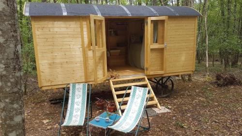 Sougeres-en-Puisaye House | Pet-Friendly Cottage Retreat in Beautiful Chauminet