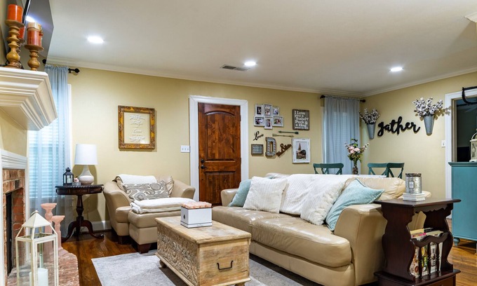 Beaumont House | Charming Cottage 2BR/1BA in Beaumont, TX