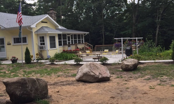 Shelby Cottage | Cozy Cottage Near Lake Michigan with Ocean View Amenities