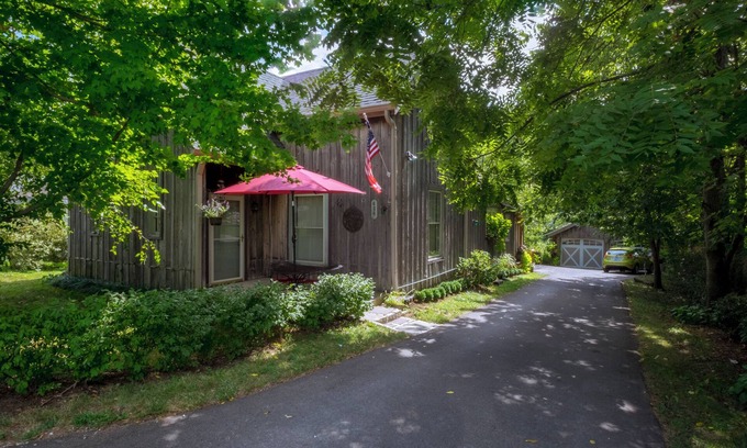 Midway House | Elegant Cottage in the Heart of Horse and Bourbon Country